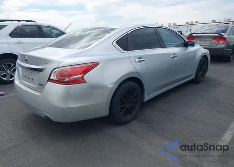 2013 Nissan Altima 2.5 S z USA, uszkodzony, nr VIN 1N4AL3AP7DN572531